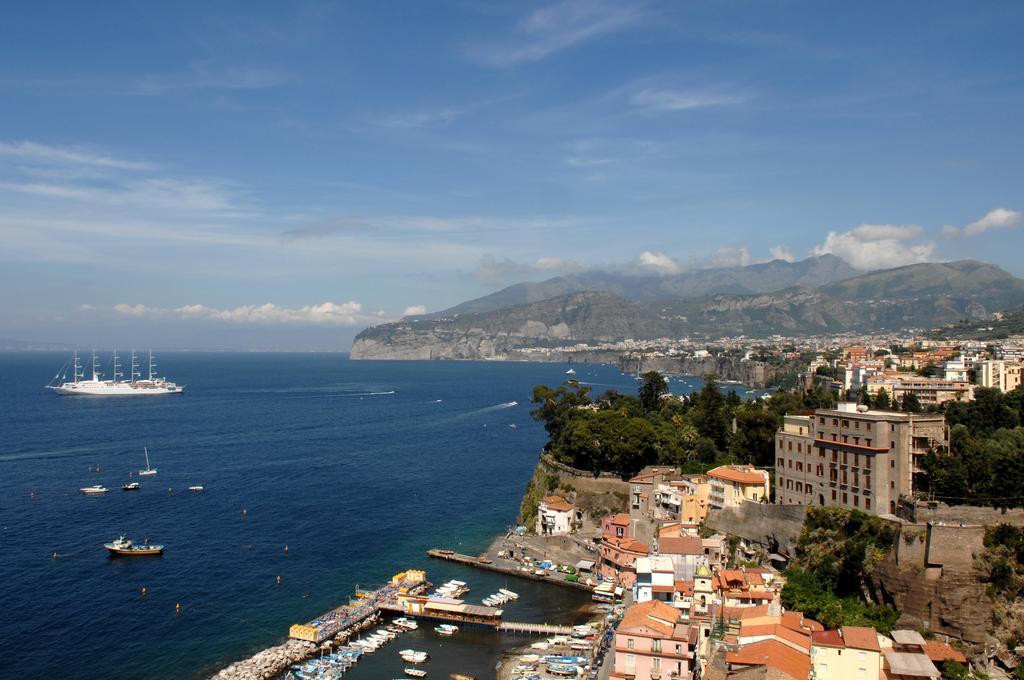 Hotel La Meridiana Sorrento Exteriör bild