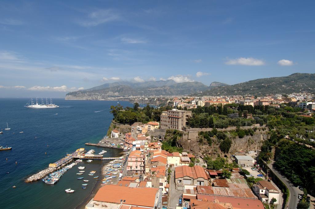 Hotel La Meridiana Sorrento Exteriör bild